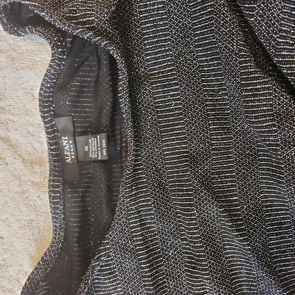 Top - Picture 4 of 4